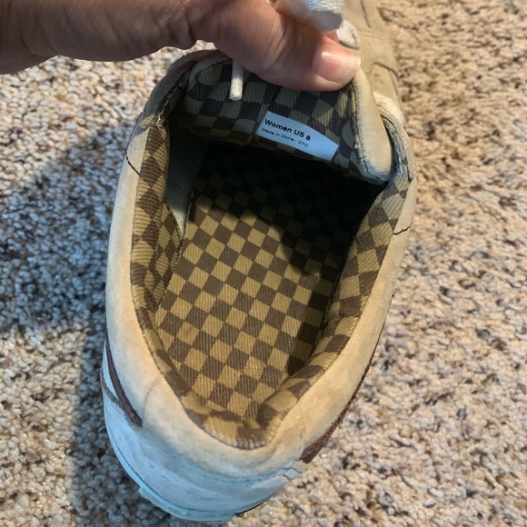 vans shoes under 2000